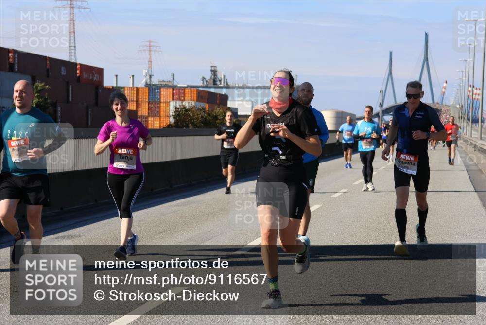 03.10.2025 - Köhlbrandbrückenlauf Strokosch-Dieckow http://msf.ph/oto/9116567 03.10.2025 12:51:20 Position 3 2025, 4334, 4396 meine-sportfotos.de
