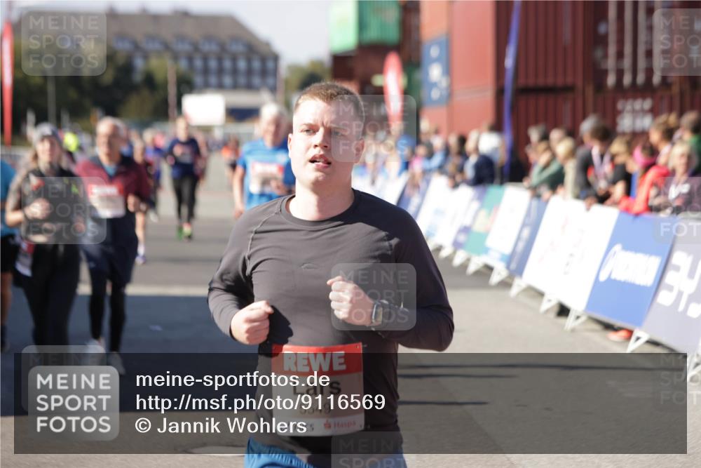 03.10.2025 - Köhlbrandbrückenlauf Jannik Wohlers http://msf.ph/oto/9116569 03.10.2025 13:33:29 Ziel 4006, 5179, 5211, 5281, 5413, 5549, 6094, 6276 meine-sportfotos.de