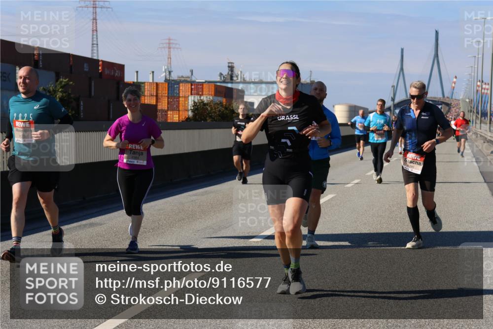03.10.2025 - Köhlbrandbrückenlauf Strokosch-Dieckow http://msf.ph/oto/9116577 03.10.2025 12:51:20 Position 3 2025, 122, 4384, 4396 meine-sportfotos.de