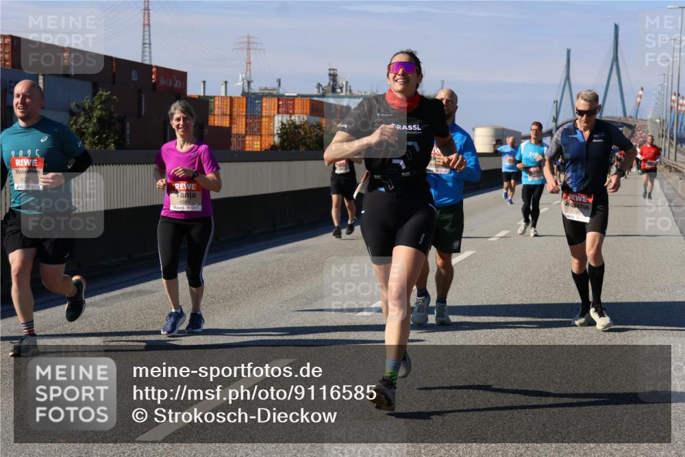 03.10.2025 - Köhlbrandbrückenlauf Strokosch-Dieckow http://msf.ph/oto/9116585 03.10.2025 12:51:20 Position 3 2025, 4122, 4384, 4396 meine-sportfotos.de