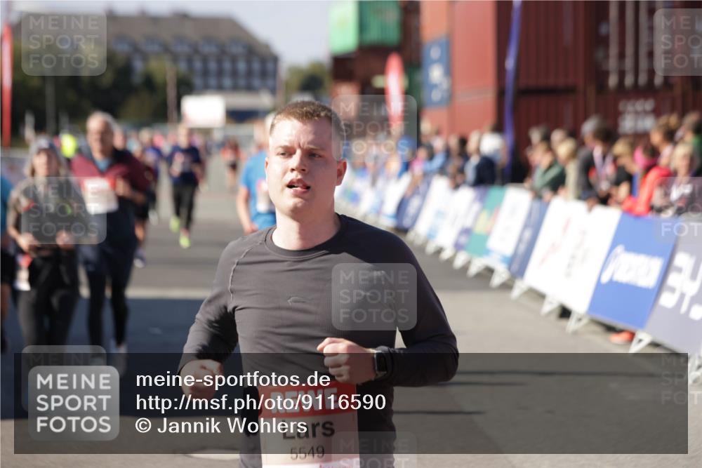 03.10.2025 - Köhlbrandbrückenlauf Jannik Wohlers http://msf.ph/oto/9116590 03.10.2025 13:33:29 Ziel 4006, 5179, 5211, 5281, 5413, 5549, 6094, 6276 meine-sportfotos.de