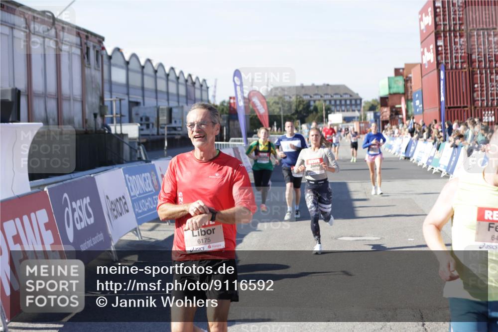 03.10.2025 - Köhlbrandbrückenlauf Jannik Wohlers http://msf.ph/oto/9116592 03.10.2025 13:02:51 Ziel 4095, 4116, 4137, 4203, 4279, 4579, 4619, 4747, 5245, 5726, 5793, 5810, 6175, 6255, 6447, 6739 meine-sportfotos.de
