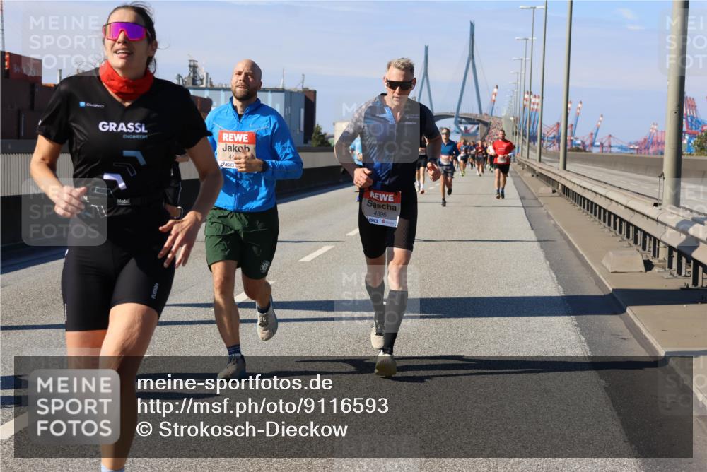 03.10.2025 - Köhlbrandbrückenlauf Strokosch-Dieckow http://msf.ph/oto/9116593 03.10.2025 12:51:21 Position 3 44, 20, 4396 meine-sportfotos.de