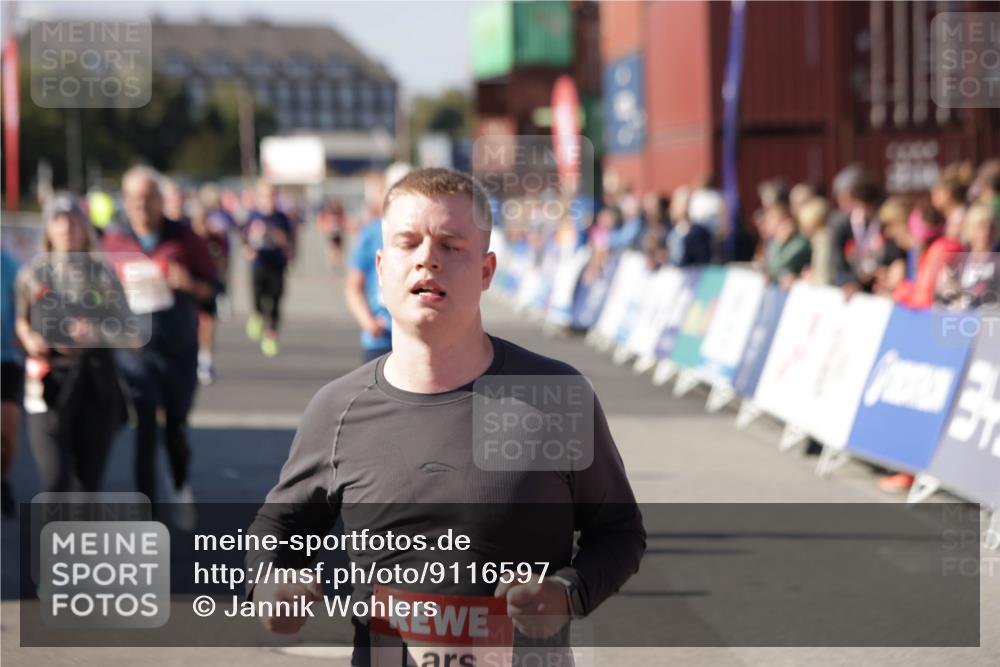 03.10.2025 - Köhlbrandbrückenlauf Jannik Wohlers http://msf.ph/oto/9116597 03.10.2025 13:33:29 Ziel 4006, 5179, 5211, 5281, 5413, 5549, 6094, 6276 meine-sportfotos.de
