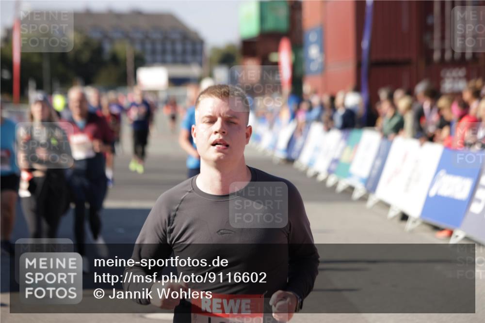 03.10.2025 - Köhlbrandbrückenlauf Jannik Wohlers http://msf.ph/oto/9116602 03.10.2025 13:33:29 Ziel 4006, 5179, 5211, 5281, 5413, 5549, 6094, 6276 meine-sportfotos.de