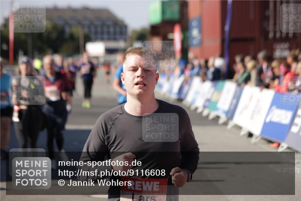 03.10.2025 - Köhlbrandbrückenlauf Jannik Wohlers http://msf.ph/oto/9116608 03.10.2025 13:33:29 Ziel 4006, 5179, 5211, 5281, 5413, 5549, 6094, 6276 meine-sportfotos.de
