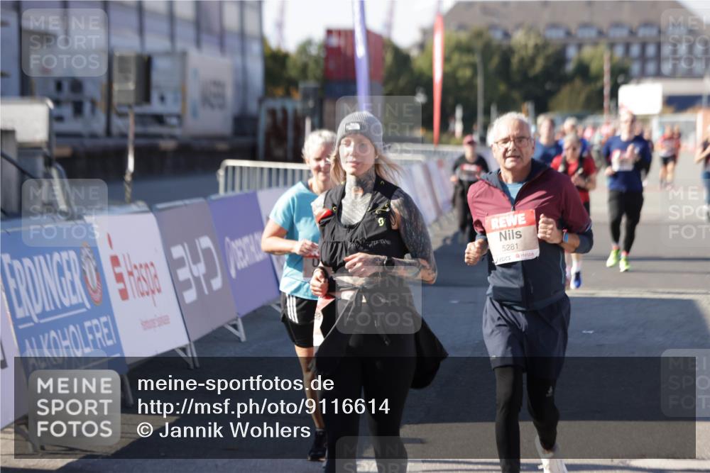 03.10.2025 - Köhlbrandbrückenlauf Jannik Wohlers http://msf.ph/oto/9116614 03.10.2025 13:33:31 Ziel 4006, 5179, 5211, 5281, 5413, 5546, 5549, 6094, 6276 meine-sportfotos.de