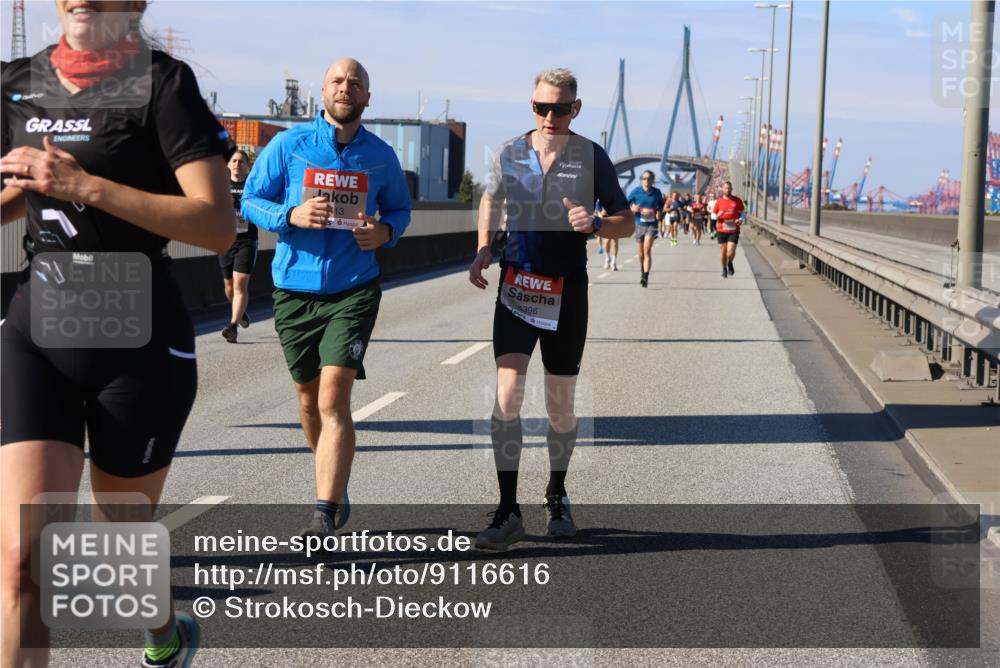 03.10.2025 - Köhlbrandbrückenlauf Strokosch-Dieckow http://msf.ph/oto/9116616 03.10.2025 12:51:21 Position 3 4396 meine-sportfotos.de