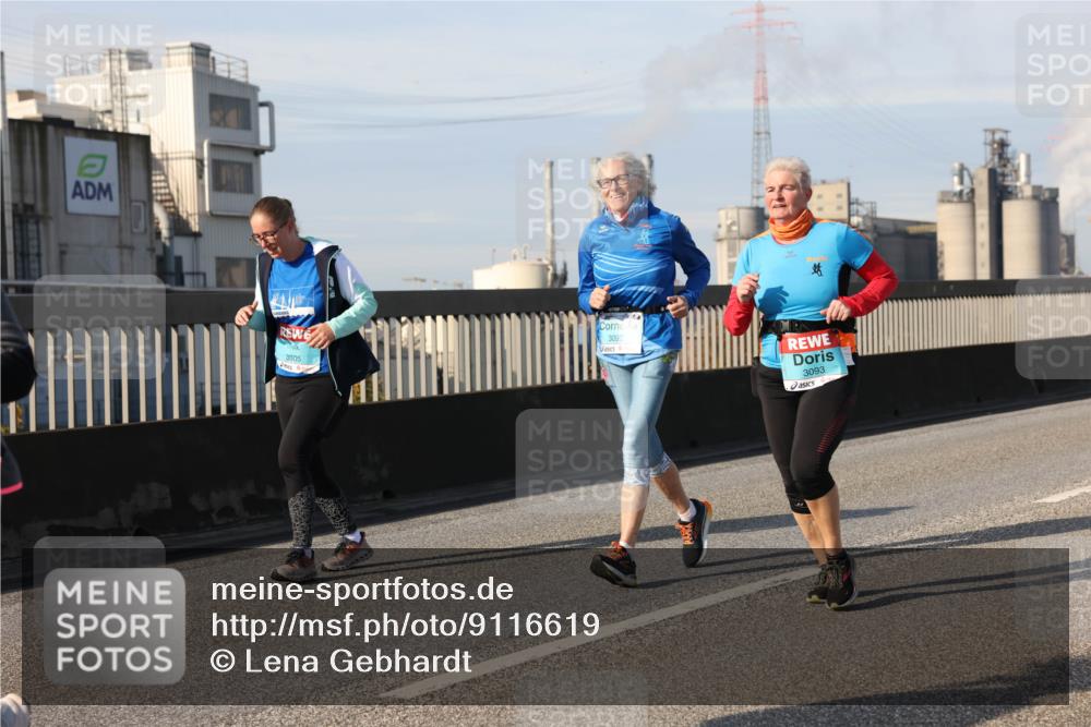 03.10.2025 - Köhlbrandbrückenlauf Lena Gebhardt http://msf.ph/oto/9116619 03.10.2025 10:21:03 Position 2 3805, 3092, 3093 meine-sportfotos.de