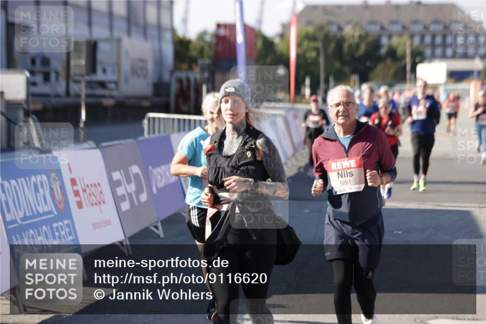 03.10.2025 - Köhlbrandbrückenlauf Jannik Wohlers http://msf.ph/oto/9116620 03.10.2025 13:33:31 Ziel 4006, 5179, 5211, 5281, 5413, 5546, 5549, 6094, 6276 meine-sportfotos.de