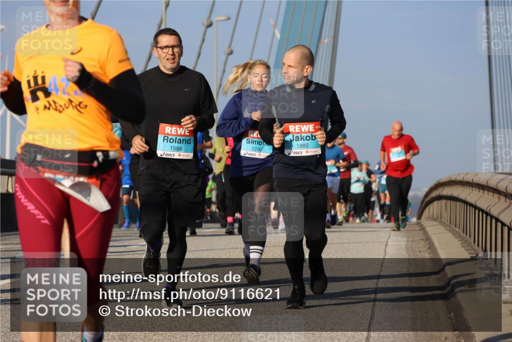 03.10.2025 - Köhlbrandbrückenlauf Strokosch-Dieckow http://msf.ph/oto/9116621 03.10.2025 09:49:32 Position 2 1588, 2230, 1892 meine-sportfotos.de