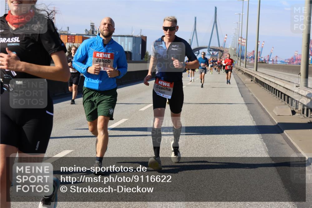 03.10.2025 - Köhlbrandbrückenlauf Strokosch-Dieckow http://msf.ph/oto/9116622 03.10.2025 12:51:21 Position 3 4413, 4396 meine-sportfotos.de