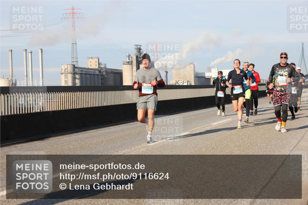 03.10.2025 - Köhlbrandbrückenlauf Lena Gebhardt http://msf.ph/oto/9116624 03.10.2025 09:44:09 Position 2  meine-sportfotos.de