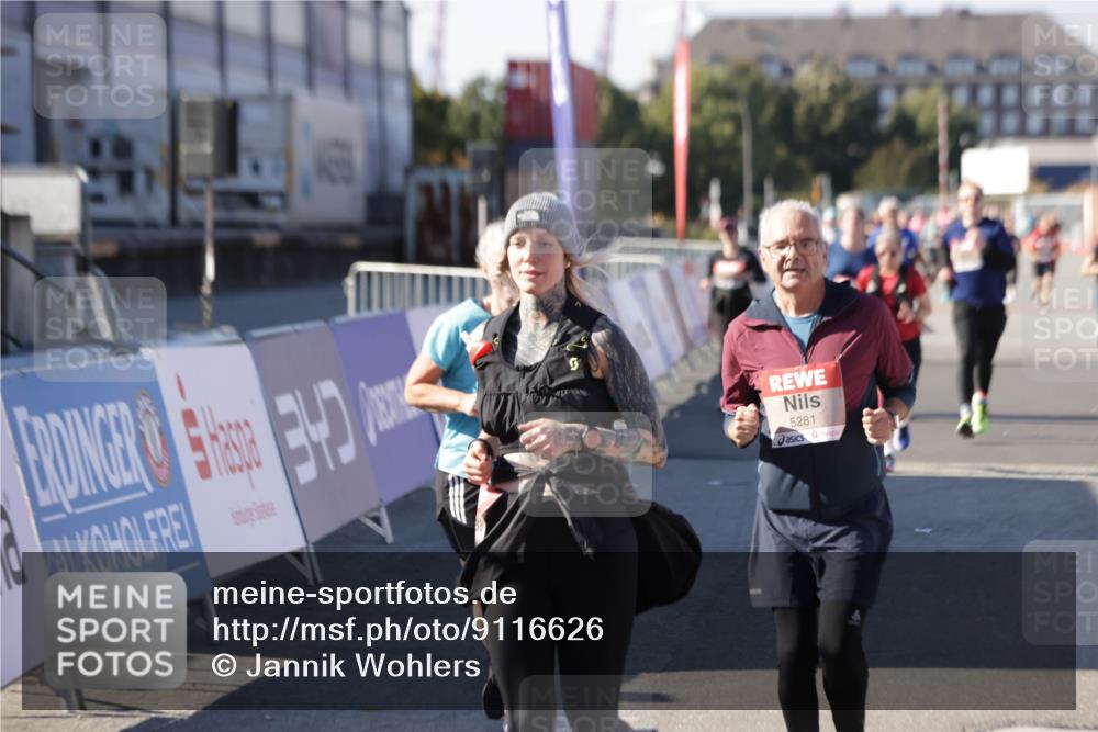 03.10.2025 - Köhlbrandbrückenlauf Jannik Wohlers http://msf.ph/oto/9116626 03.10.2025 13:33:31 Ziel 4006, 5179, 5211, 5281, 5413, 5546, 5549, 6094, 6276 meine-sportfotos.de