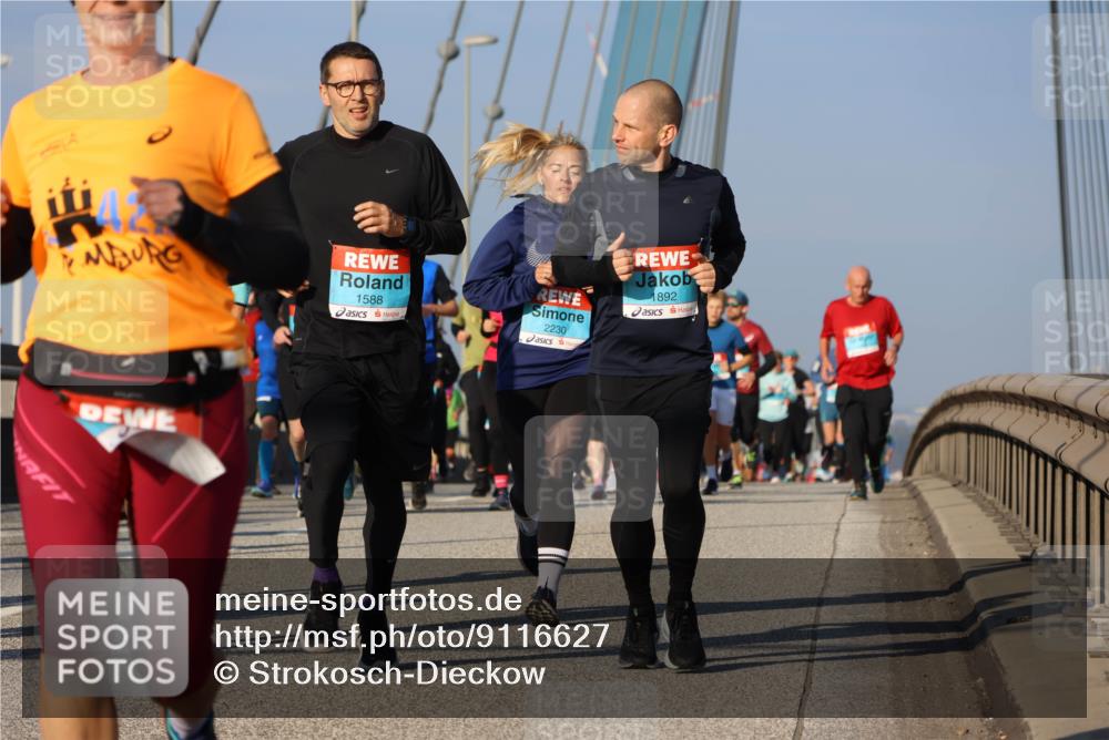 03.10.2025 - Köhlbrandbrückenlauf Strokosch-Dieckow http://msf.ph/oto/9116627 03.10.2025 09:49:32 Position 2 1588, 2230, 892 meine-sportfotos.de