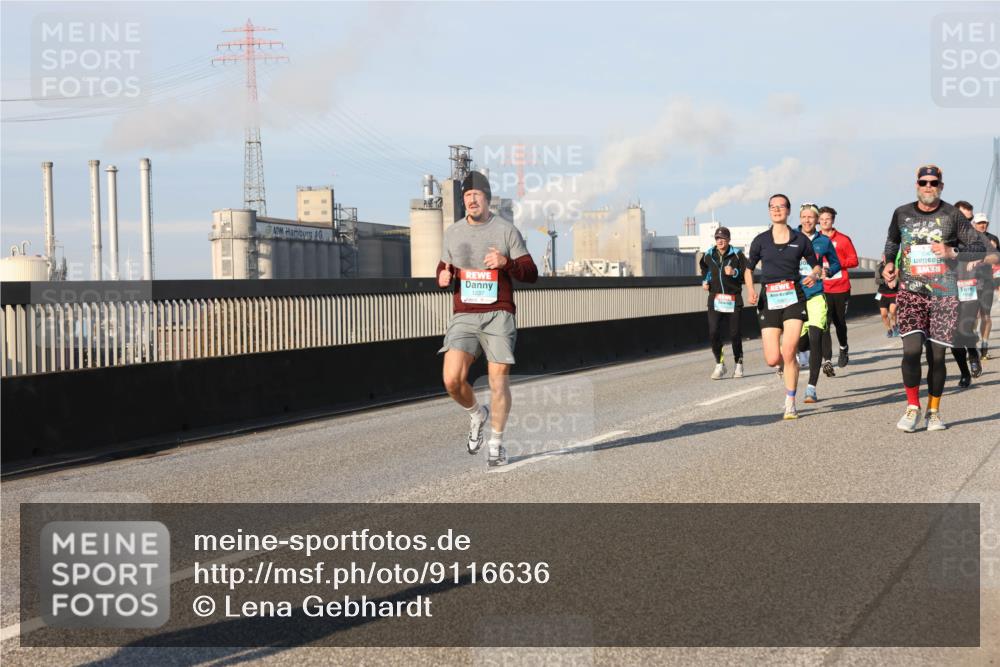 03.10.2025 - Köhlbrandbrückenlauf Lena Gebhardt http://msf.ph/oto/9116636 03.10.2025 09:44:09 Position 2  meine-sportfotos.de