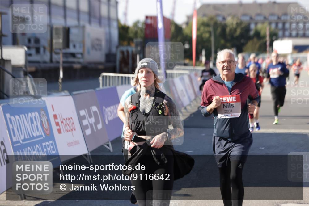 03.10.2025 - Köhlbrandbrückenlauf Jannik Wohlers http://msf.ph/oto/9116642 03.10.2025 13:33:31 Ziel 4006, 5179, 5211, 5281, 5413, 5546, 5549, 6094, 6276 meine-sportfotos.de