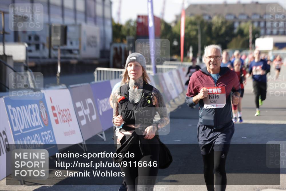 03.10.2025 - Köhlbrandbrückenlauf Jannik Wohlers http://msf.ph/oto/9116646 03.10.2025 13:33:31 Ziel 4006, 5179, 5211, 5281, 5413, 5546, 5549, 6094, 6276 meine-sportfotos.de