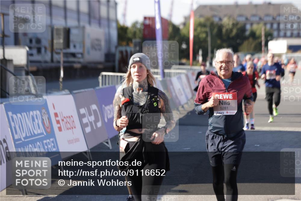 03.10.2025 - Köhlbrandbrückenlauf Jannik Wohlers http://msf.ph/oto/9116652 03.10.2025 13:33:31 Ziel 4006, 5179, 5211, 5281, 5413, 5546, 5549, 6094, 6276 meine-sportfotos.de