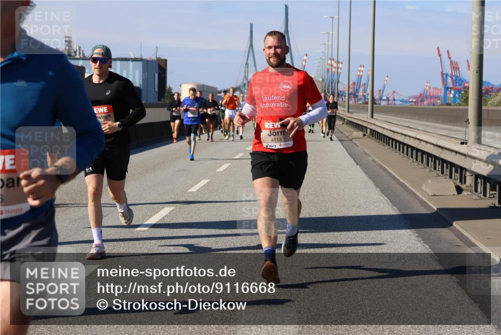 03.10.2025 - Köhlbrandbrückenlauf Strokosch-Dieckow http://msf.ph/oto/9116668 03.10.2025 12:51:32 Position 3 4113 meine-sportfotos.de