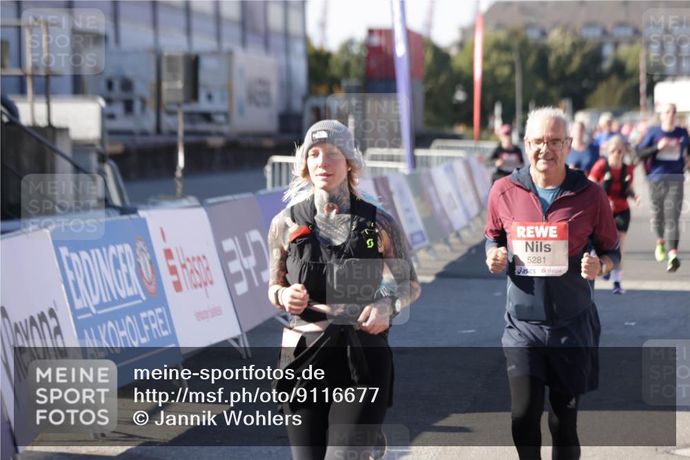 03.10.2025 - Köhlbrandbrückenlauf Jannik Wohlers http://msf.ph/oto/9116677 03.10.2025 13:33:32 Ziel 4006, 4744, 5179, 5211, 5281, 5413, 5546, 5549, 6094, 6276 meine-sportfotos.de