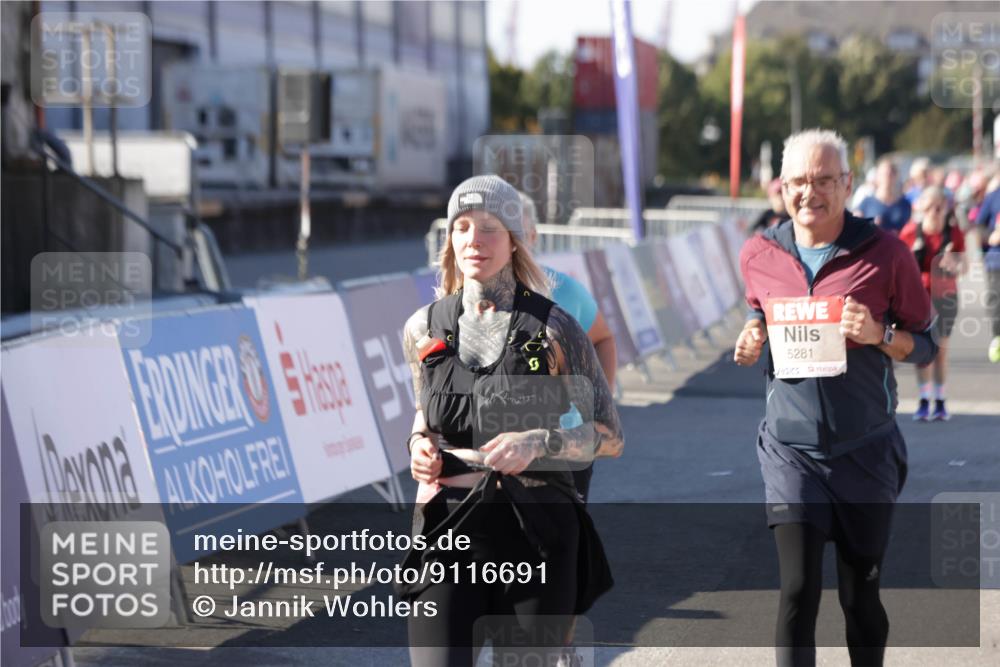 03.10.2025 - Köhlbrandbrückenlauf Jannik Wohlers http://msf.ph/oto/9116691 03.10.2025 13:33:32 Ziel 4006, 4744, 5179, 5211, 5281, 5413, 5546, 5549, 6094, 6276 meine-sportfotos.de