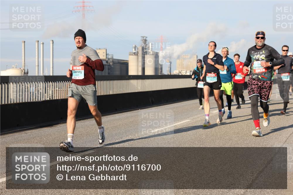 03.10.2025 - Köhlbrandbrückenlauf Lena Gebhardt http://msf.ph/oto/9116700 03.10.2025 09:44:10 Position 2 1237, 40 meine-sportfotos.de