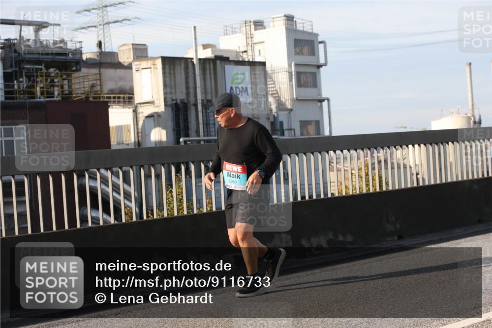03.10.2025 - Köhlbrandbrückenlauf Lena Gebhardt http://msf.ph/oto/9116733 03.10.2025 10:21:22 Position 2 2360 meine-sportfotos.de