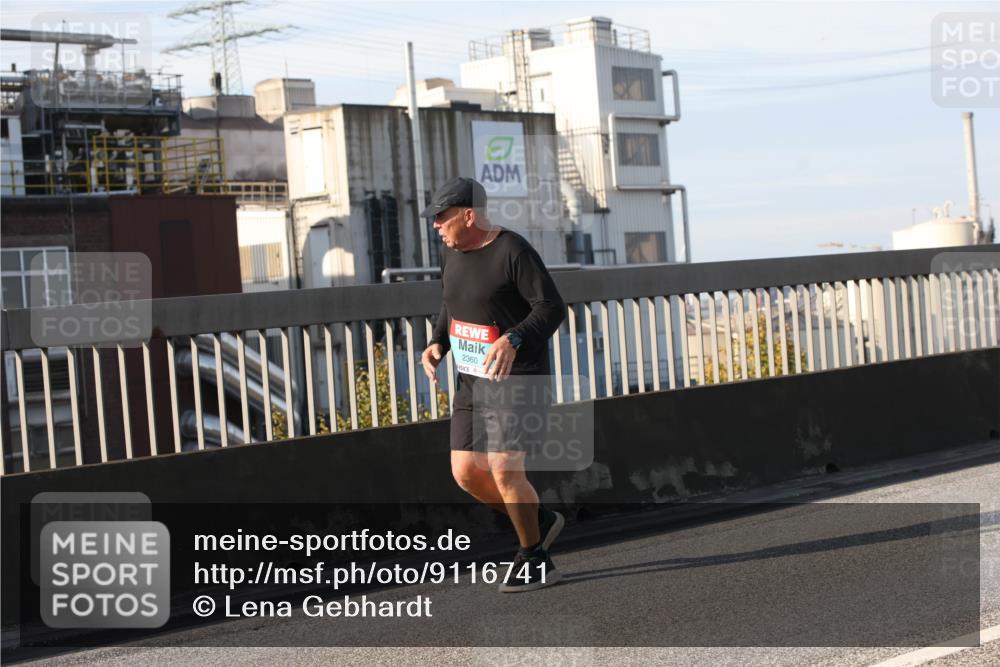 03.10.2025 - Köhlbrandbrückenlauf Lena Gebhardt http://msf.ph/oto/9116741 03.10.2025 10:21:23 Position 2 2360 meine-sportfotos.de