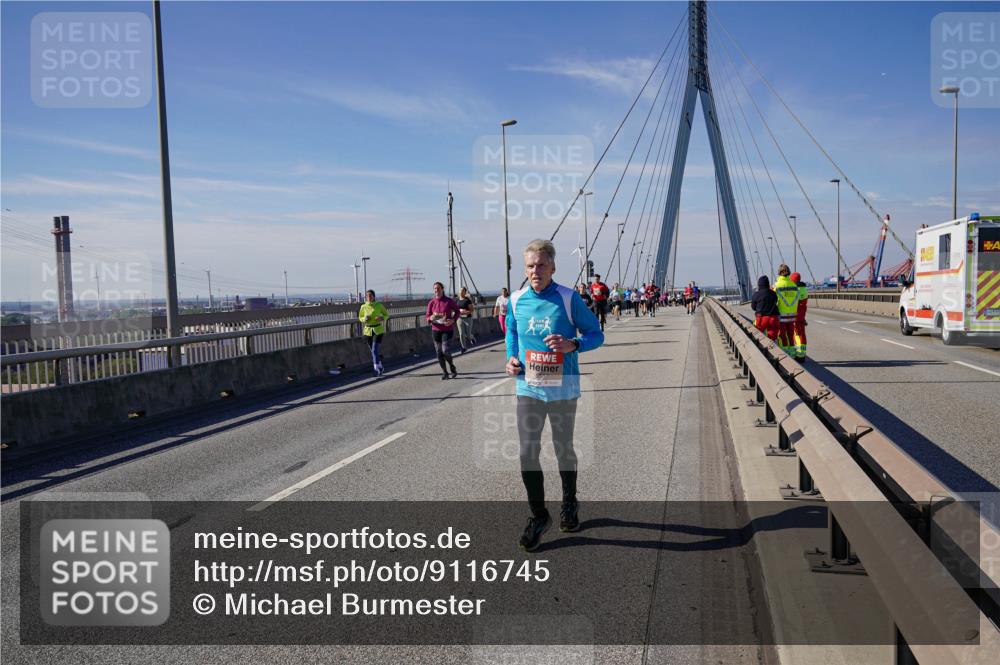 03.10.2025 - Köhlbrandbrückenlauf Michael Burmester http://msf.ph/oto/9116745 03.10.2025 12:58:24 Position 2  meine-sportfotos.de