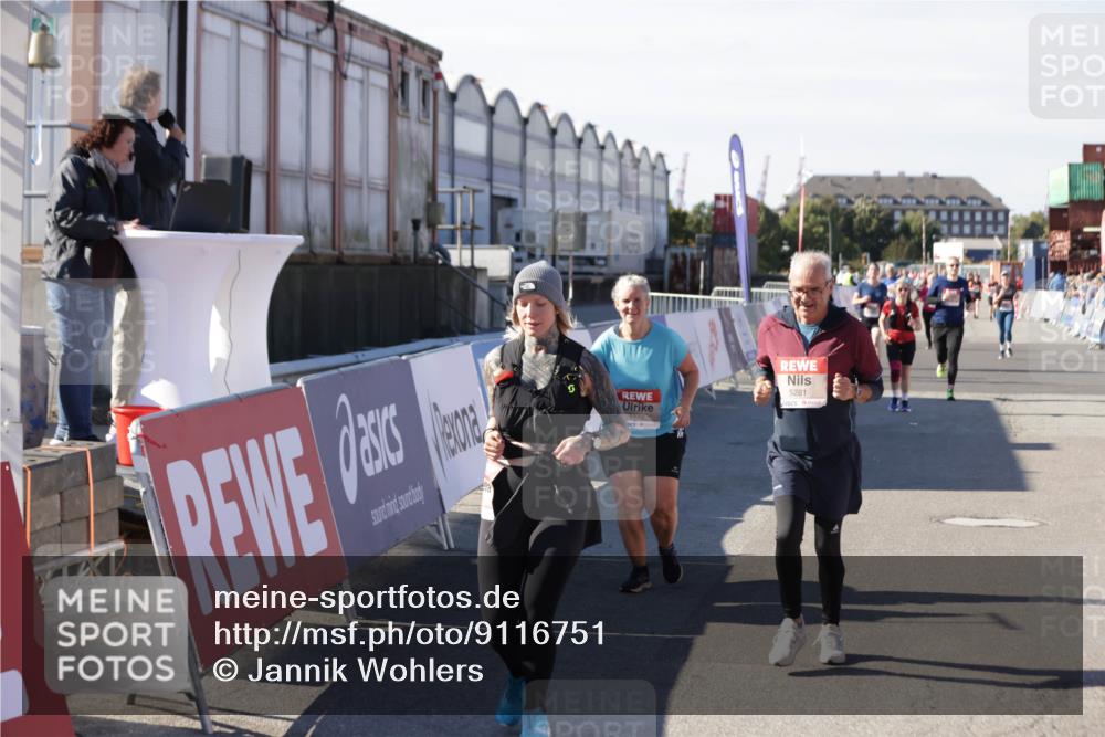 03.10.2025 - Köhlbrandbrückenlauf Jannik Wohlers http://msf.ph/oto/9116751 03.10.2025 13:33:32 Ziel 4006, 4744, 5179, 5211, 5281, 5413, 5546, 5549, 6094, 6276 meine-sportfotos.de