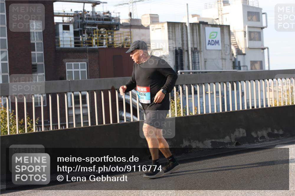 03.10.2025 - Köhlbrandbrückenlauf Lena Gebhardt http://msf.ph/oto/9116774 03.10.2025 10:21:23 Position 2 2360 meine-sportfotos.de