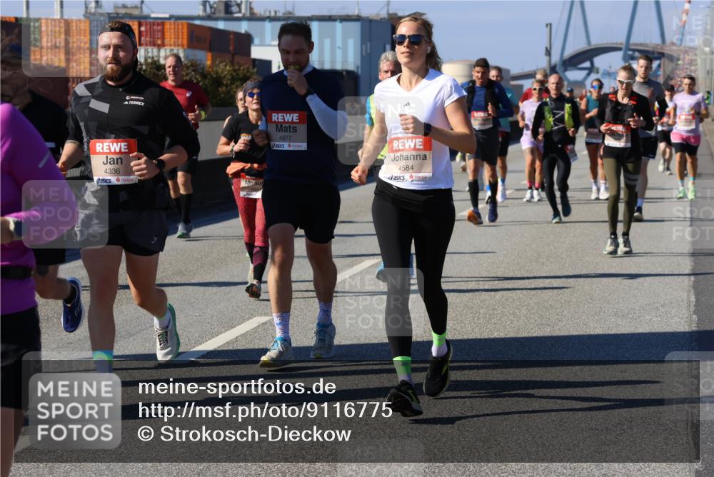 03.10.2025 - Köhlbrandbrückenlauf Strokosch-Dieckow http://msf.ph/oto/9116775 03.10.2025 12:51:46 Position 3 4877, 4584, 4336 meine-sportfotos.de