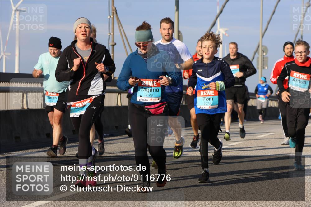 03.10.2025 - Köhlbrandbrückenlauf Strokosch-Dieckow http://msf.ph/oto/9116776 03.10.2025 09:49:52 Position 2 2826, 30, 20, 2079, 3075, 1010, 3648 meine-sportfotos.de