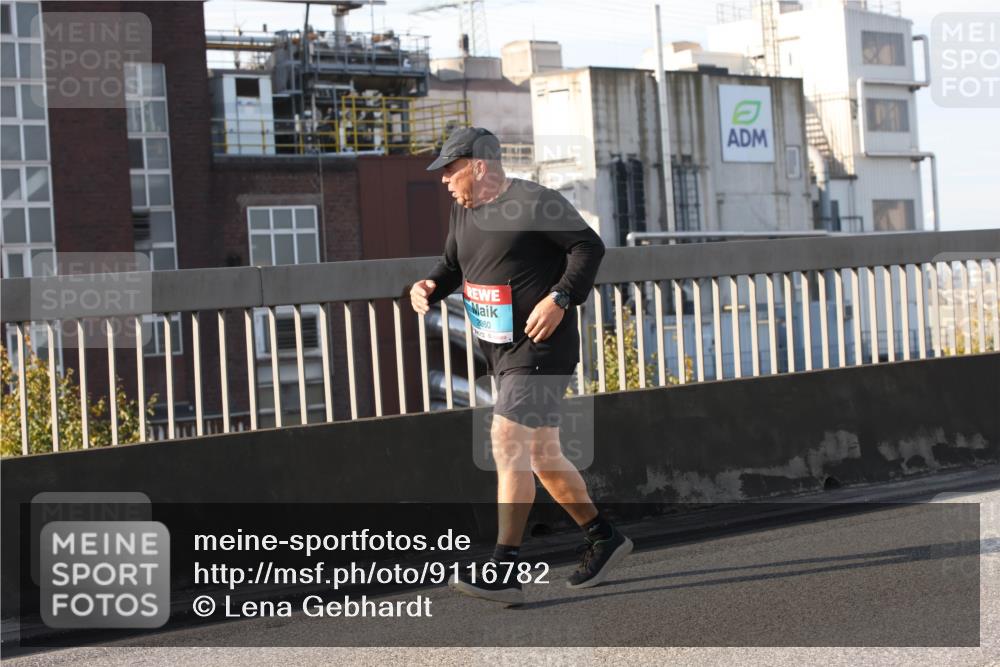 03.10.2025 - Köhlbrandbrückenlauf Lena Gebhardt http://msf.ph/oto/9116782 03.10.2025 10:21:23 Position 2 2860 meine-sportfotos.de