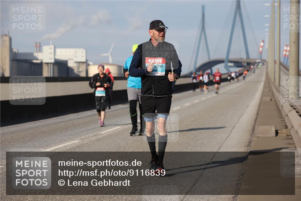 03.10.2025 - Köhlbrandbrückenlauf Lena Gebhardt http://msf.ph/oto/9116839 03.10.2025 10:21:35 Position 2 2664 meine-sportfotos.de