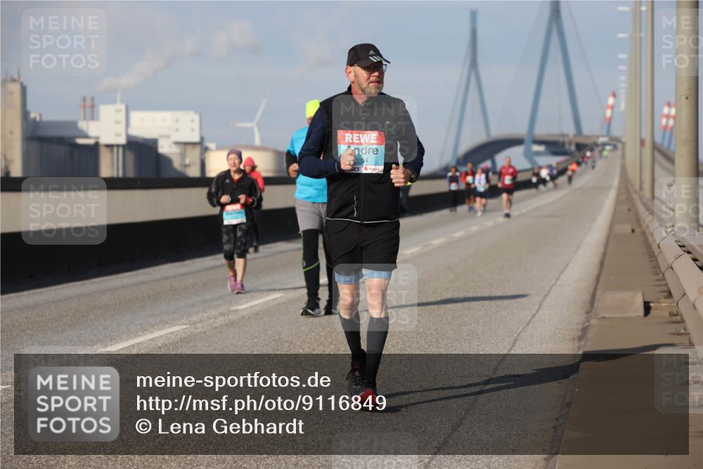 03.10.2025 - Köhlbrandbrückenlauf Lena Gebhardt http://msf.ph/oto/9116849 03.10.2025 10:21:35 Position 2 664 meine-sportfotos.de