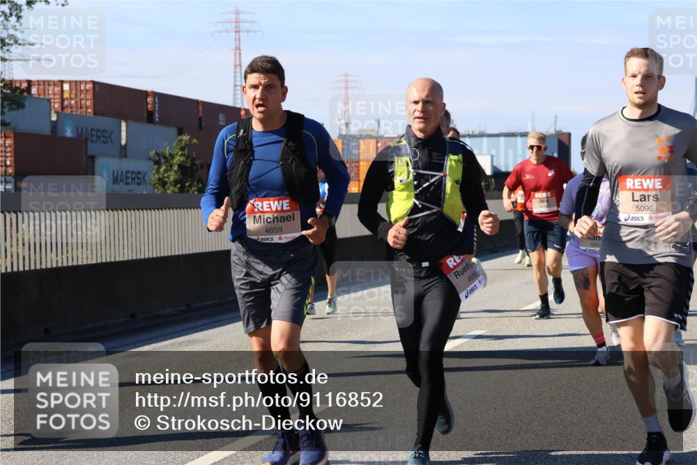 03.10.2025 - Köhlbrandbrückenlauf Strokosch-Dieckow http://msf.ph/oto/9116852 03.10.2025 12:51:52 Position 3 4659, 4658, 6224, 5096 meine-sportfotos.de
