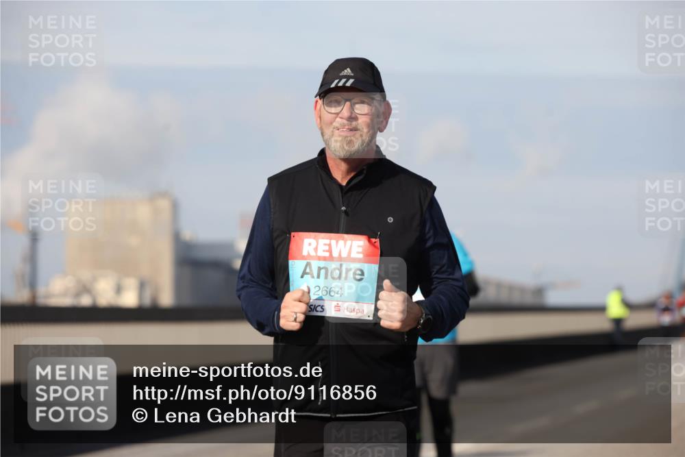 03.10.2025 - Köhlbrandbrückenlauf Lena Gebhardt http://msf.ph/oto/9116856 03.10.2025 10:21:37 Position 2 2664 meine-sportfotos.de