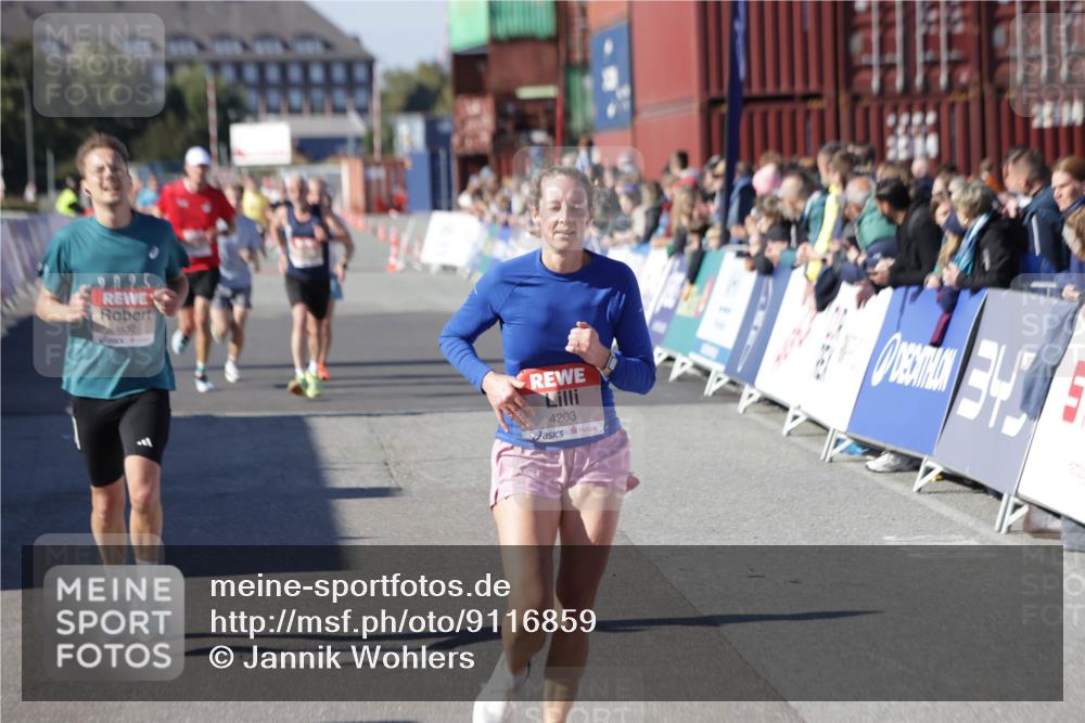03.10.2025 - Köhlbrandbrückenlauf Jannik Wohlers http://msf.ph/oto/9116859 03.10.2025 13:02:55 Ziel 4095, 4116, 4137, 4203, 4279, 4294, 4619, 4747, 5245, 5793, 5810, 6175, 6447, 6739, 6770 meine-sportfotos.de