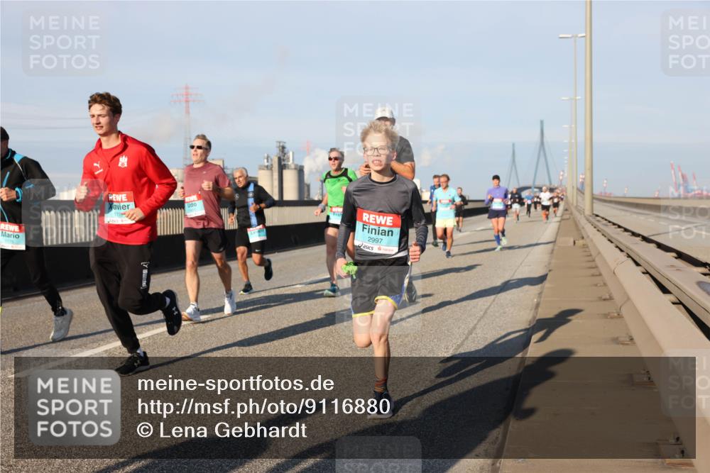 03.10.2025 - Köhlbrandbrückenlauf Lena Gebhardt http://msf.ph/oto/9116880 03.10.2025 09:44:14 Position 2 1175, 1118, 2997 meine-sportfotos.de