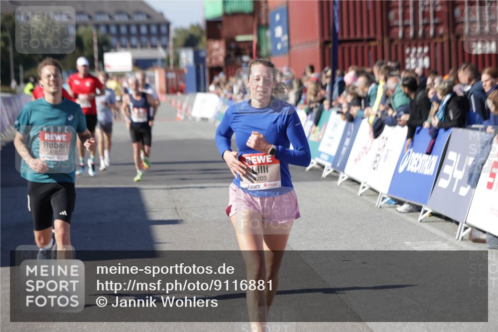 03.10.2025 - Köhlbrandbrückenlauf Jannik Wohlers http://msf.ph/oto/9116881 03.10.2025 13:02:55 Ziel 4095, 4116, 4137, 4203, 4279, 4294, 4619, 4747, 5245, 5793, 5810, 6175, 6447, 6739, 6770 meine-sportfotos.de
