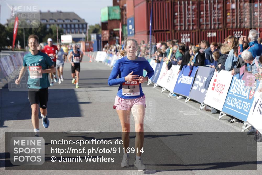 03.10.2025 - Köhlbrandbrückenlauf Jannik Wohlers http://msf.ph/oto/9116914 03.10.2025 13:02:56 Ziel 4095, 4116, 4137, 4203, 4279, 4294, 4619, 4747, 5245, 5793, 5810, 6175, 6447, 6655, 6770 meine-sportfotos.de