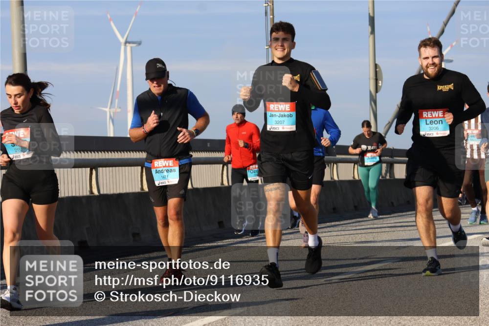 03.10.2025 - Köhlbrandbrückenlauf Strokosch-Dieckow http://msf.ph/oto/9116935 03.10.2025 09:50:10 Position 2 215, 1471, 3207, 3206 meine-sportfotos.de