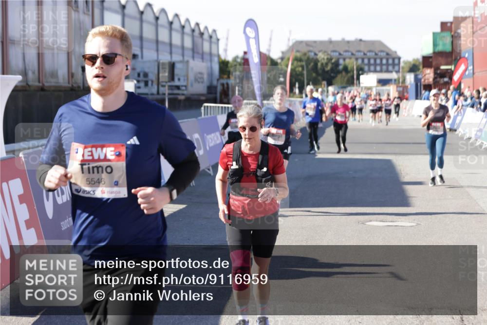 03.10.2025 - Köhlbrandbrückenlauf Jannik Wohlers http://msf.ph/oto/9116959 03.10.2025 13:33:39 Ziel 4006, 4744, 5179, 5281, 5367, 5546, 5579, 6094, 6734 meine-sportfotos.de