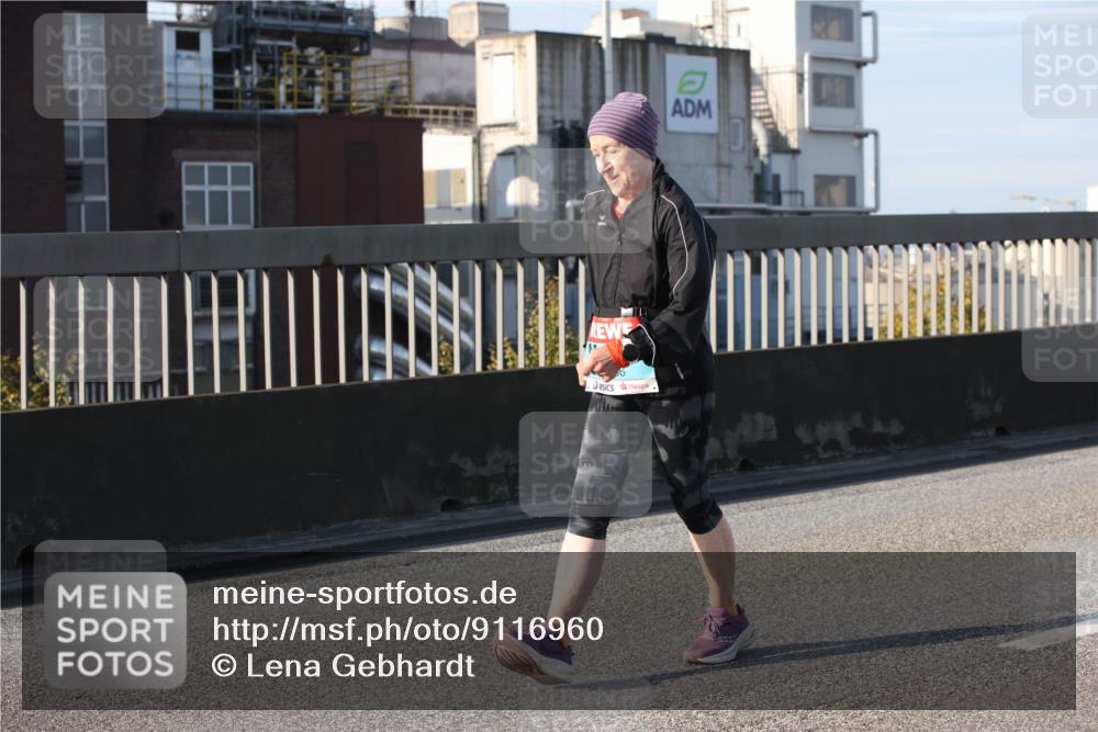 03.10.2025 - Köhlbrandbrückenlauf Lena Gebhardt http://msf.ph/oto/9116960 03.10.2025 10:21:45 Position 2  meine-sportfotos.de