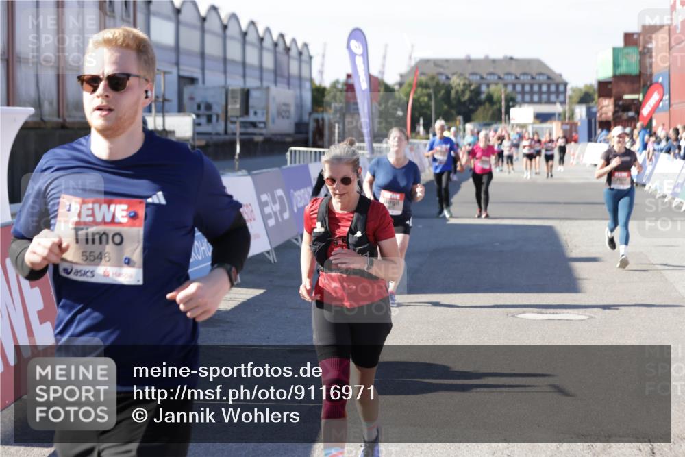 03.10.2025 - Köhlbrandbrückenlauf Jannik Wohlers http://msf.ph/oto/9116971 03.10.2025 13:33:39 Ziel 4006, 4744, 5179, 5281, 5367, 5546, 5579, 6094, 6734 meine-sportfotos.de