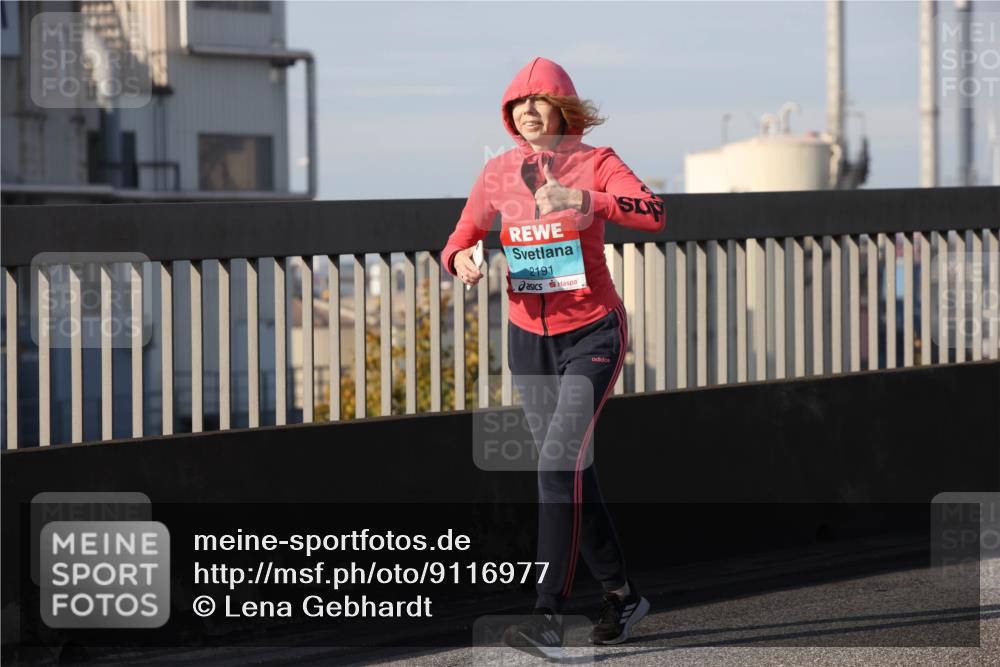 03.10.2025 - Köhlbrandbrückenlauf Lena Gebhardt http://msf.ph/oto/9116977 03.10.2025 10:21:50 Position 2 2191 meine-sportfotos.de