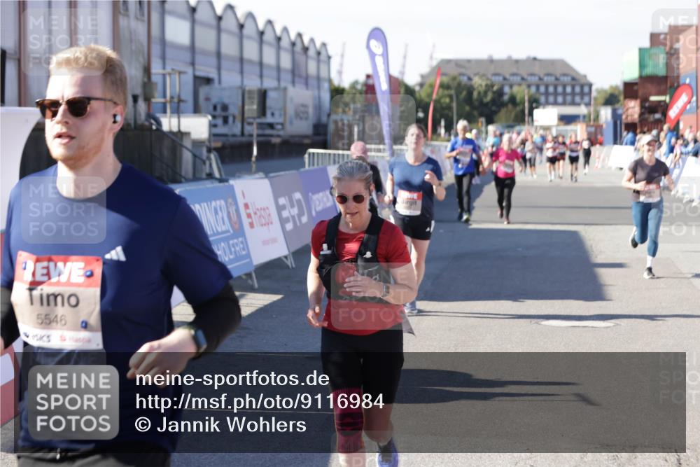 03.10.2025 - Köhlbrandbrückenlauf Jannik Wohlers http://msf.ph/oto/9116984 03.10.2025 13:33:39 Ziel 4006, 4744, 5179, 5281, 5367, 5546, 5579, 6094, 6734 meine-sportfotos.de