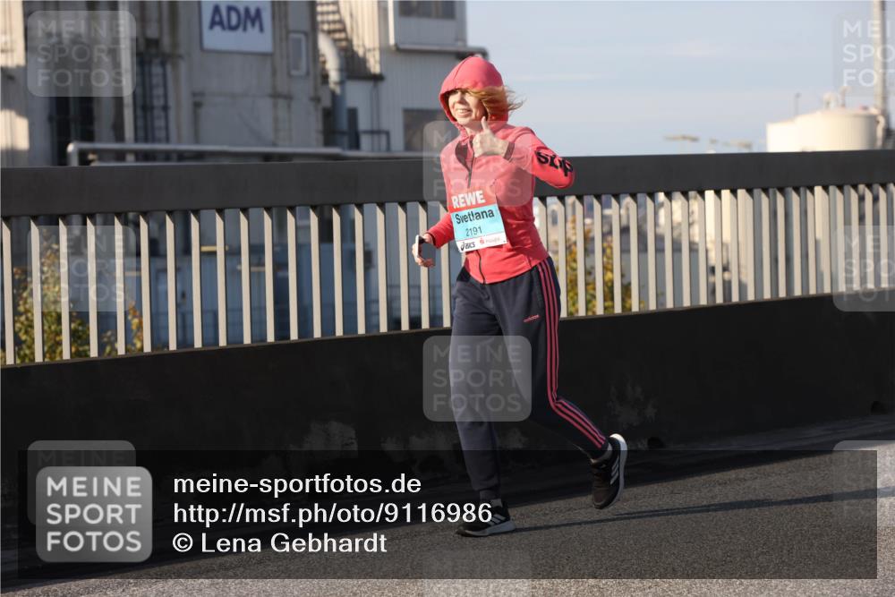 03.10.2025 - Köhlbrandbrückenlauf Lena Gebhardt http://msf.ph/oto/9116986 03.10.2025 10:21:50 Position 2 2191 meine-sportfotos.de